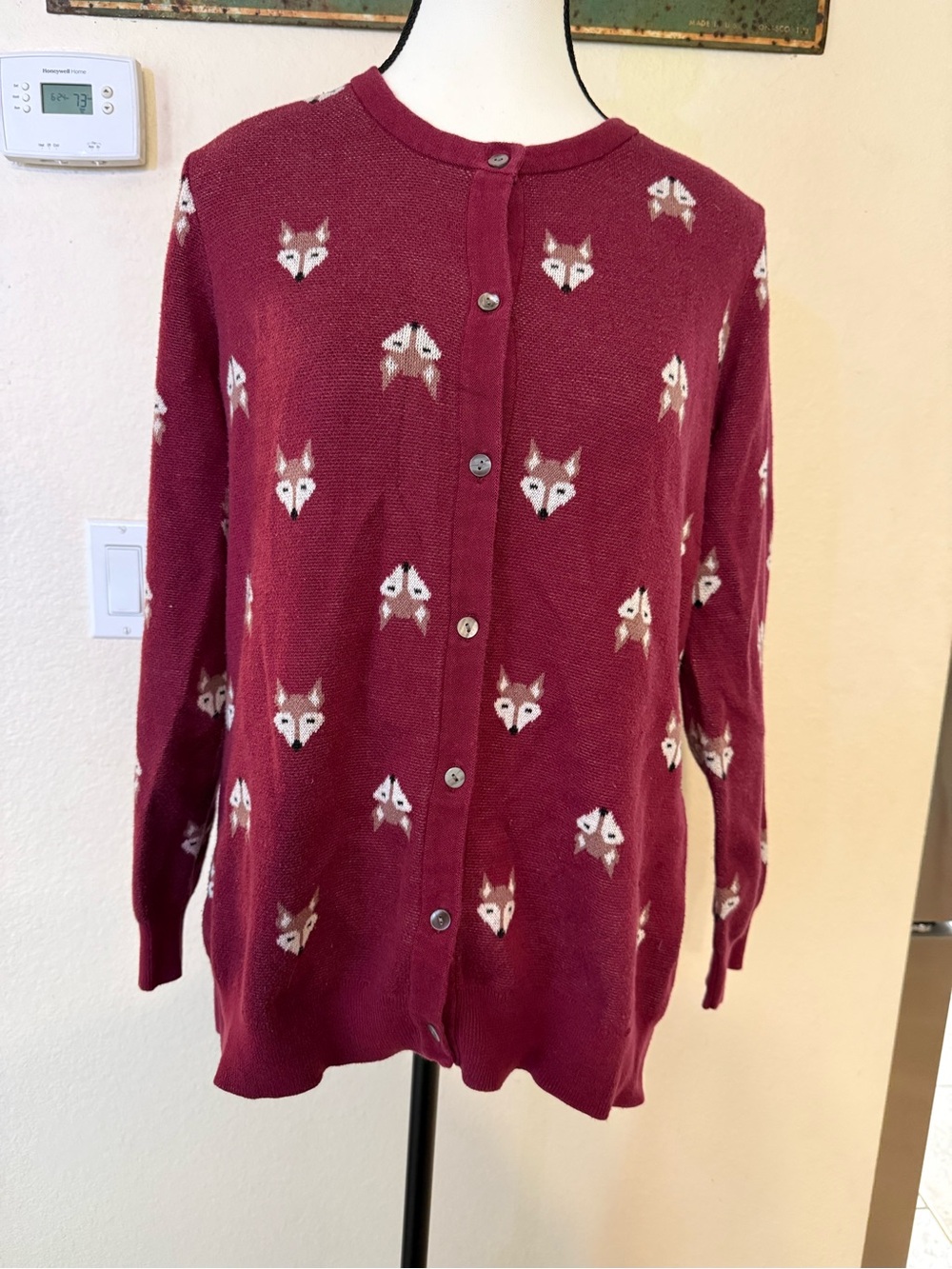 Basic Editions crew neck cardigan an all-over fox face pattern burgundy large